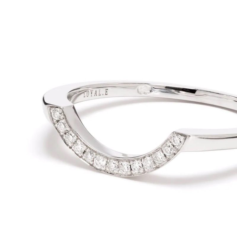 Bague_Intrepide_grand_arc_pavee_-_Or_blanc_18k_-_diamant_ethique_-_Loyale_Paris