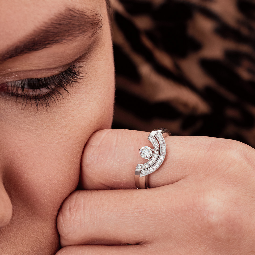 Bague_Intrepide_petit_arc_0.25ct_pavee_-_Or_blanc_18k_-_diamant_ethique_-_Loyale_Paris