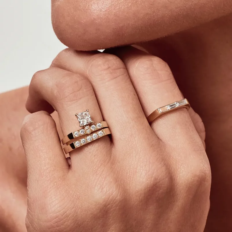 Solitaire_Uraeus_0.7ct_Princesse_pave_-_Or_jaune_18k_-_diamant_ethique_-_Loyale_Paris_-_2
